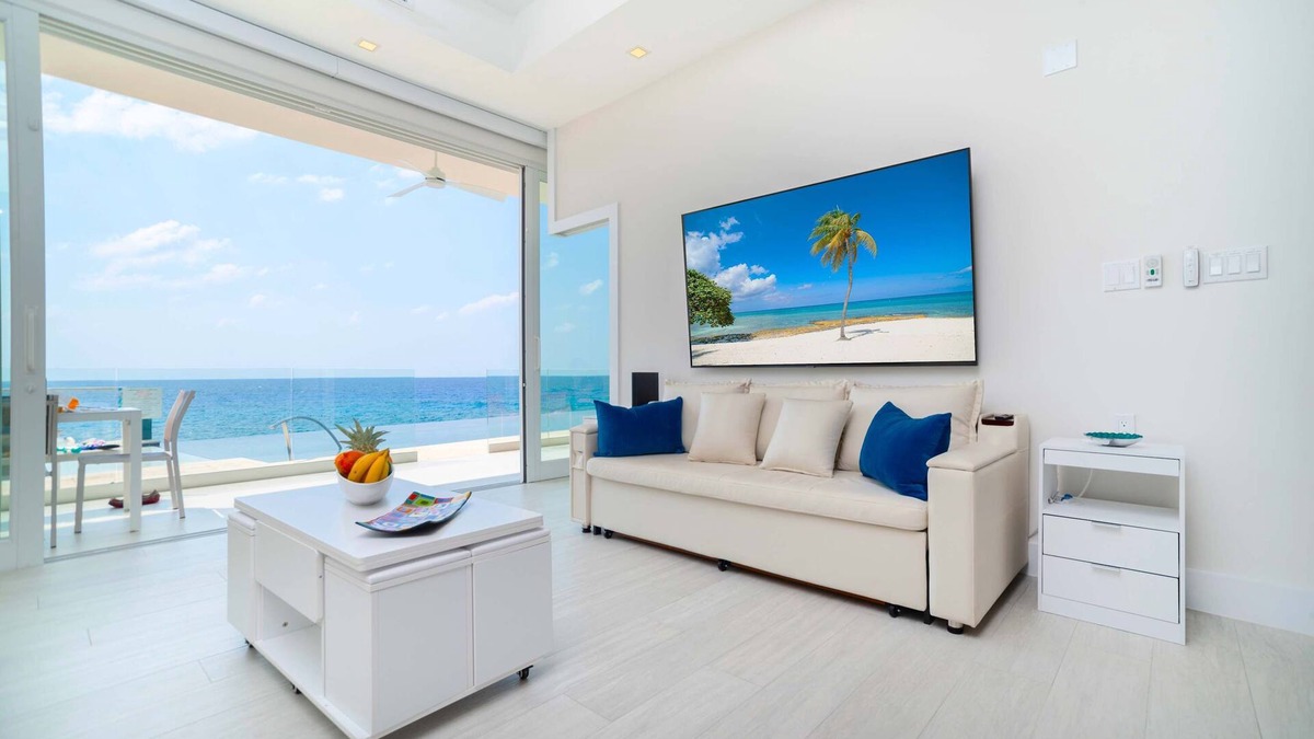 Northwest Point Condo | Modern Oceanfront 1 Bdr Condo/w Pool + Diving