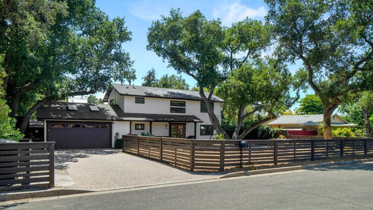Mira Monte House | Modern Ojai Farmhouse: 3-BR Haven with Pool, Mountain Views & Beach Access!