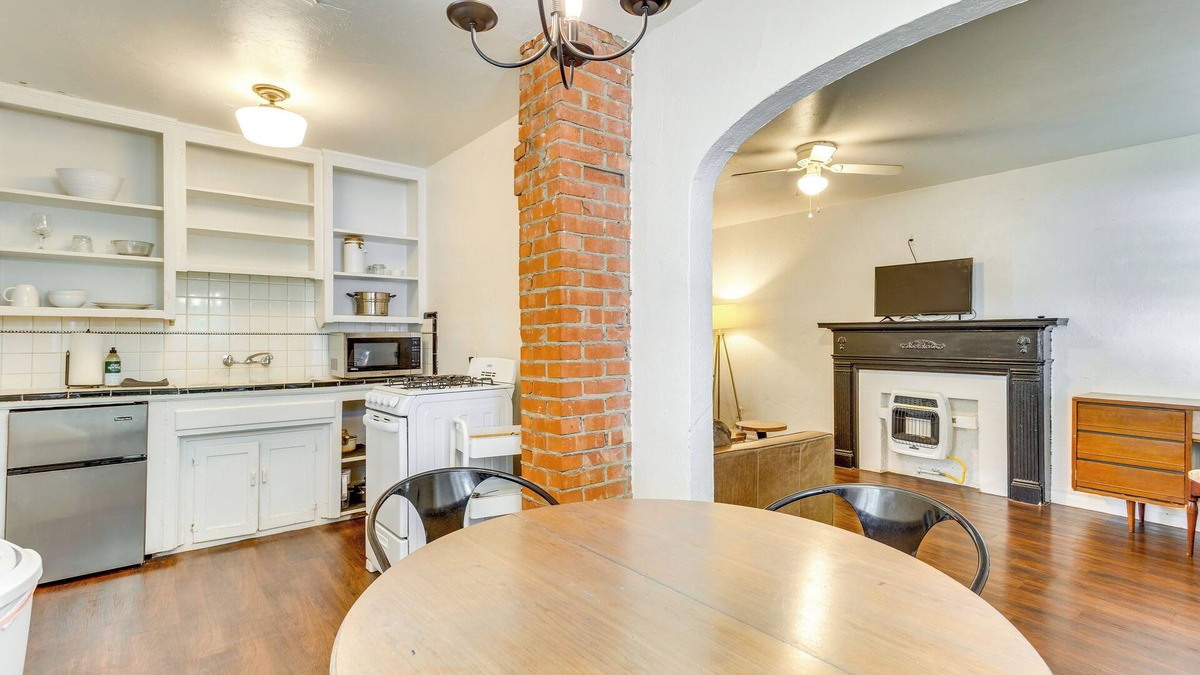 Central Oklahoma City Cottage | Modern OKC Duplex in Plaza: Steps to Shops & Bars!