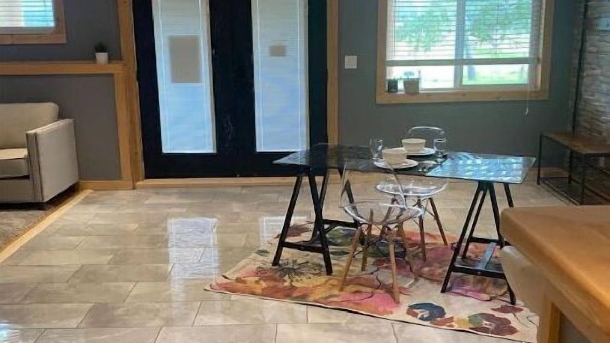 Lone Butte Apartment | Modern one bedroom suite in the cariboo with a gym