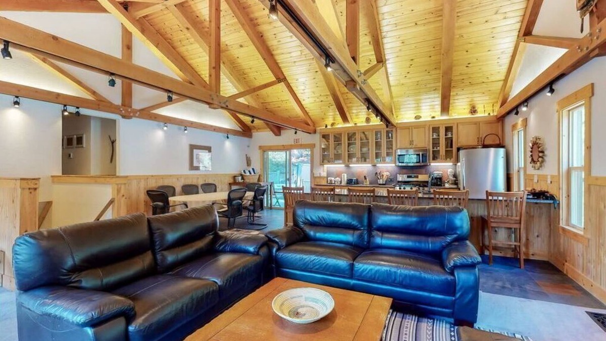 Upper Kingsbury House | Modern, open, spacious, family-friendly mountain home w/Wi-Fi & private Hot Tub