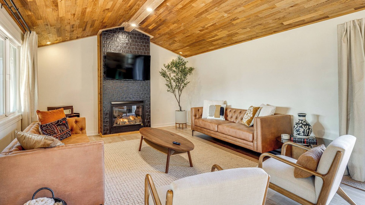Tierra Del Mar House | Modern Oregon Cottage w/Hot Tub: Walk to Beach!