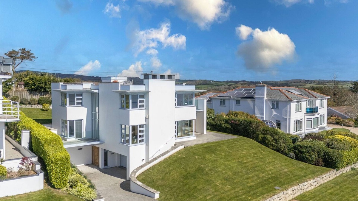 Carlyon Bay House | Modern, panoramic sea views near Charlestown & Fowey