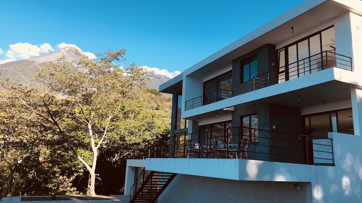 Alotenango House | Modern paradise at the golf resort