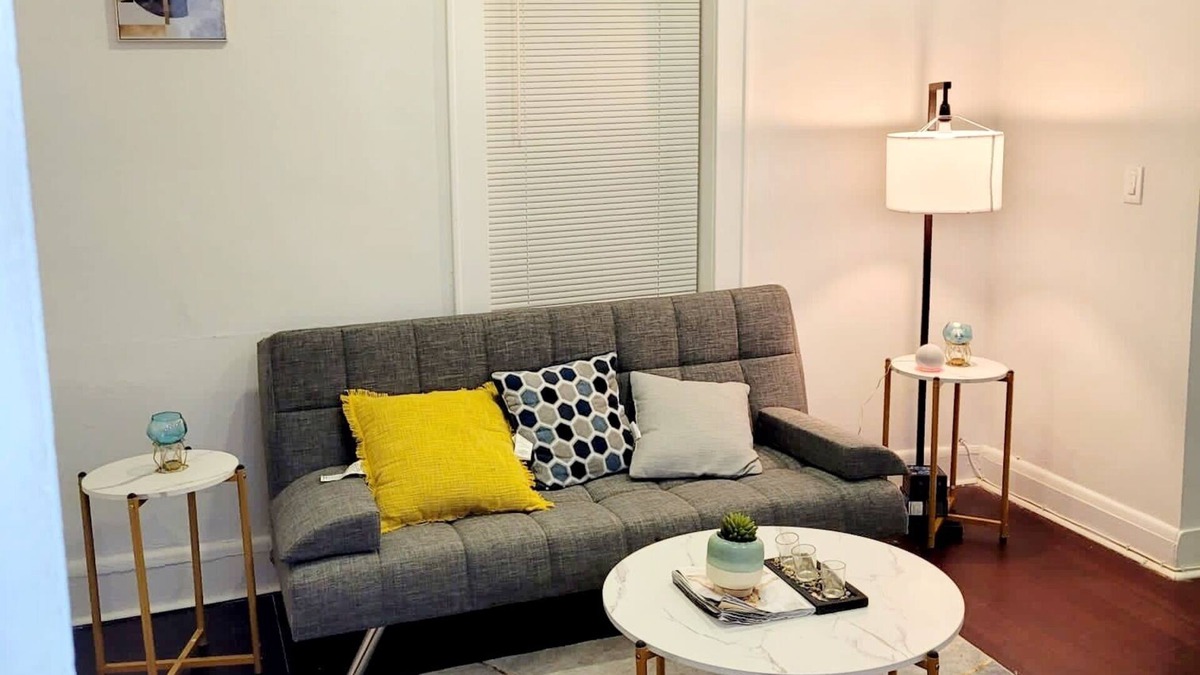 South Plainfield Apartment | Modern, parking internet Netflix