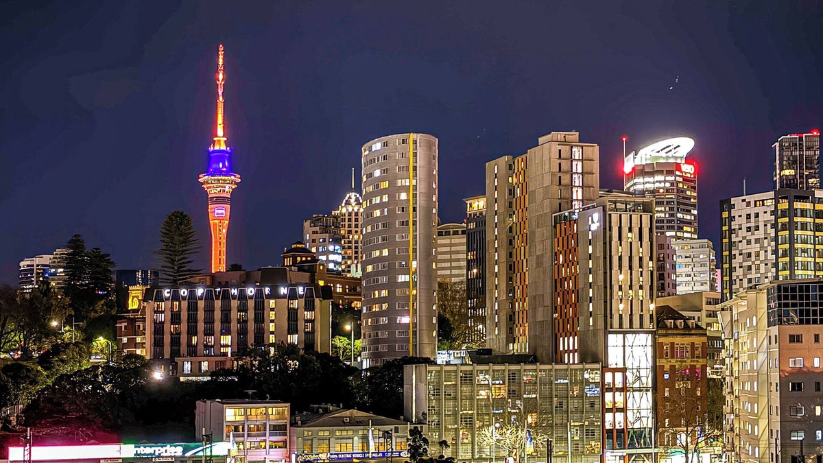 Parnell Apartment | Modern Parnell Haven | Large Balcony Views, Parking & Gym