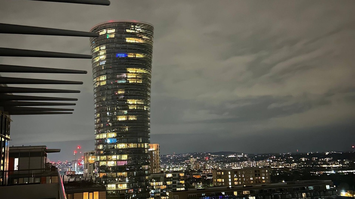 Canary Wharf Apartment | Modern penthouse w/an amazing view of the city of London – close to the Center.