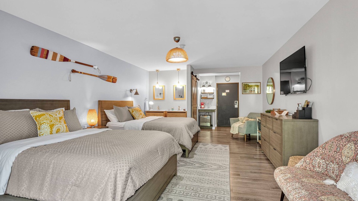 Elkhart Lake Villa | Modern Pet Friendly Courtyard View