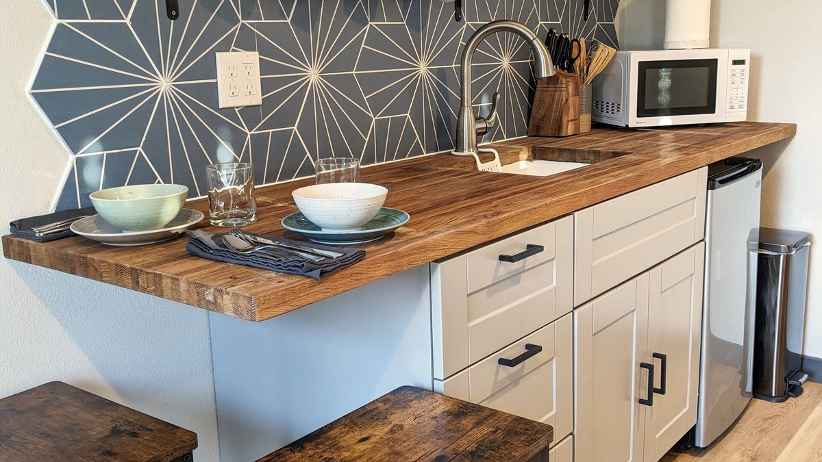 Medford Cottage | Modern, pet-friendly, private - with free EV charger level 2