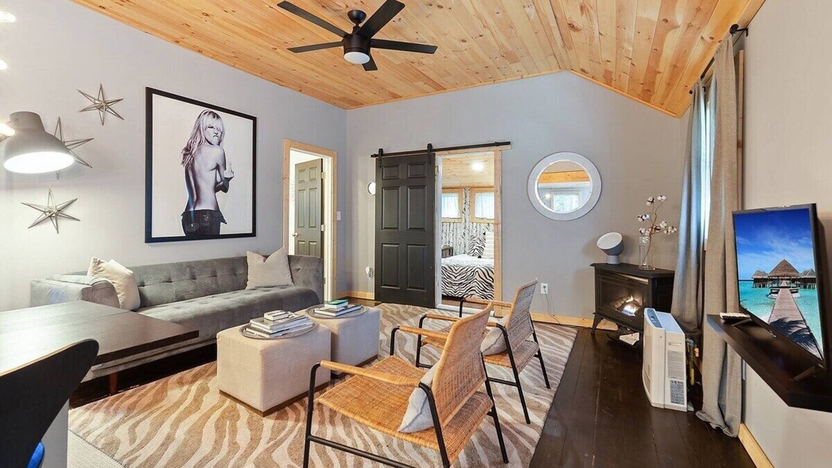 Pocono Pines Cabin | Modern Pocono Cabin | Firepit | BBQ | Pets OK