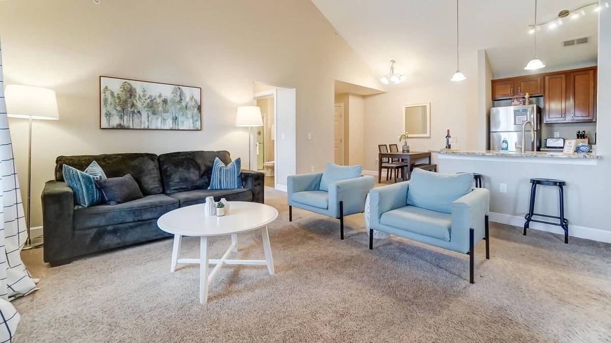 Westerville Apartment | Modern Polaris 2BR | Top Floor | Gym | W/D | WiFi