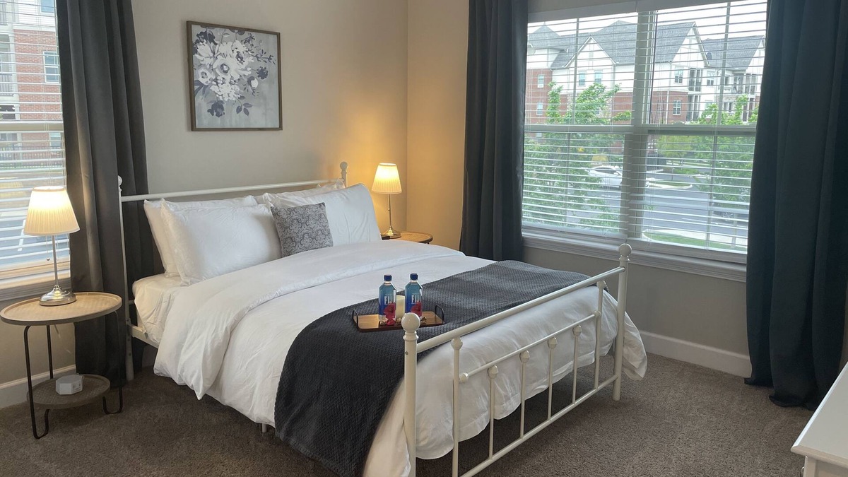 Westerville Apartment | Modern Polaris 2BR | Walkable To Restaurants | Washer/Dryer | Gym | Fast WiFi!