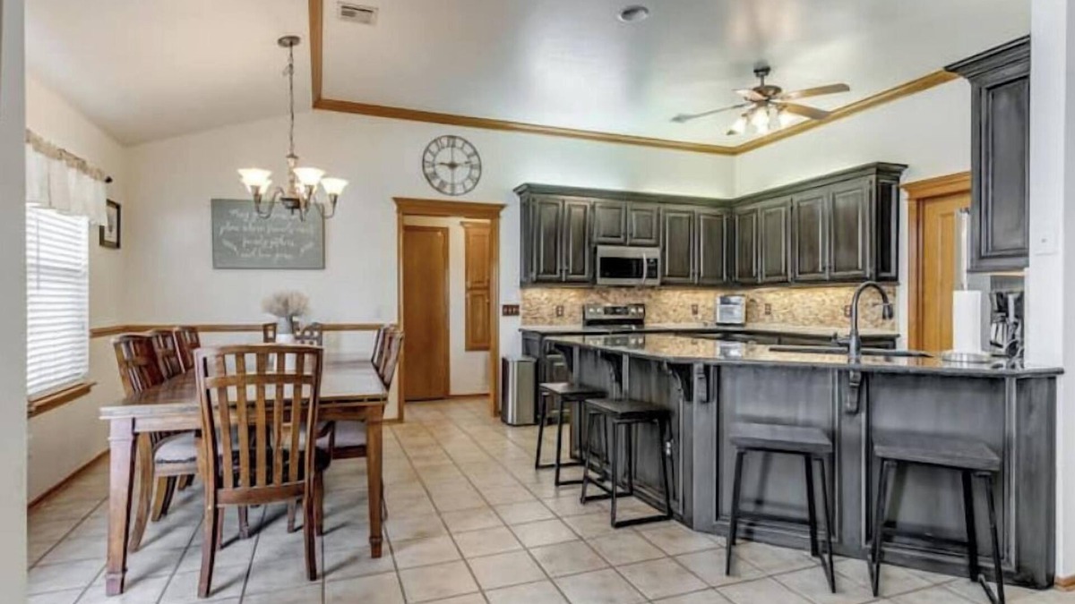 Midwest City House | Modern/Pool/Family/Events