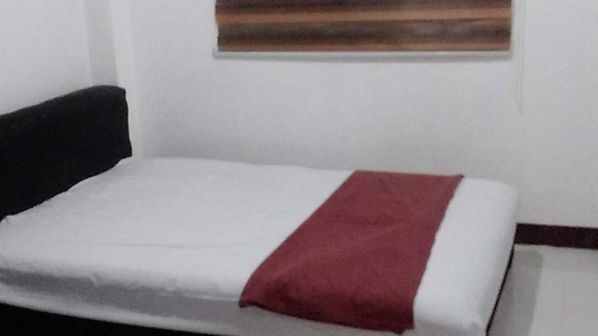 Trece Martires House | Modern Private House with Swimming Pool