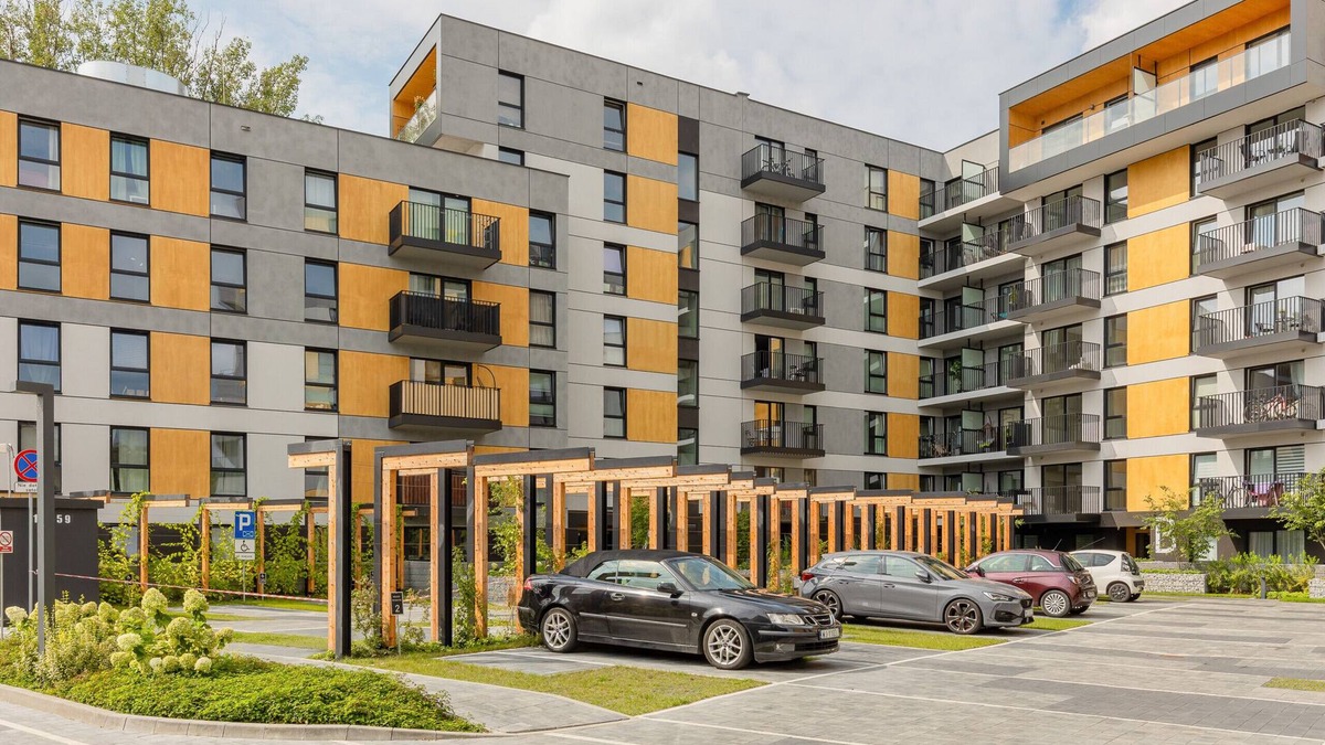 Nowa Praga Apartment | Modern Praga Apartment with Parking & Balcony near the ZOO
