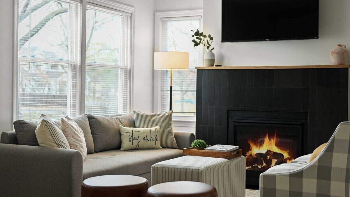 Prairie Village House | Modern Prairie Village Home - Minutes from parks, shopping, dining