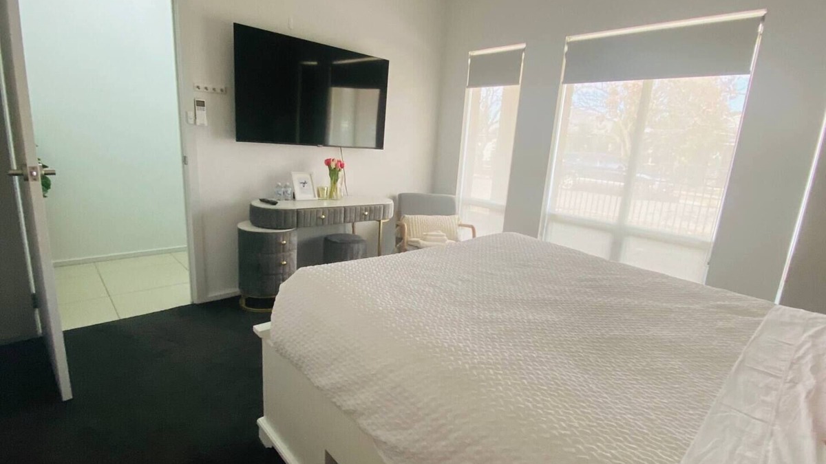 Smithfield Plains Apartment | Modern private room with ensuite bedroom