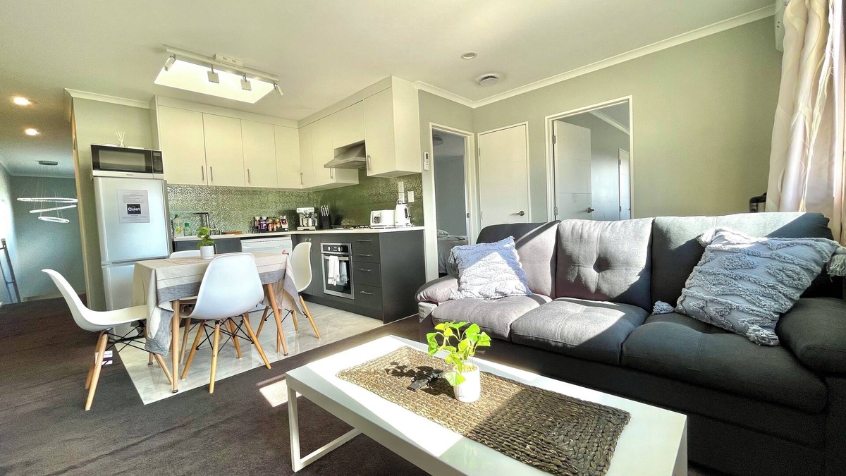 Rosedale House | Modern Private 2nd Floor 2bedroom 2 bathroom home unit