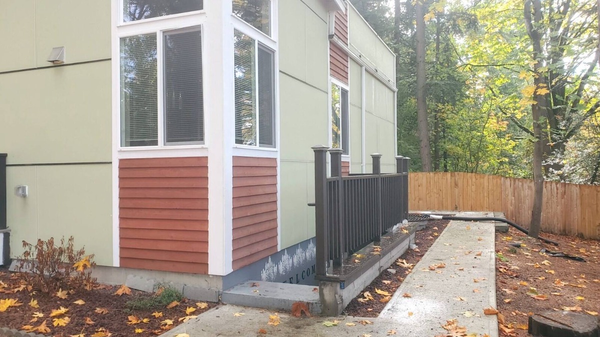 Inglewood-Finn Hill Apartment | Modern Private Cottage Basement Unit