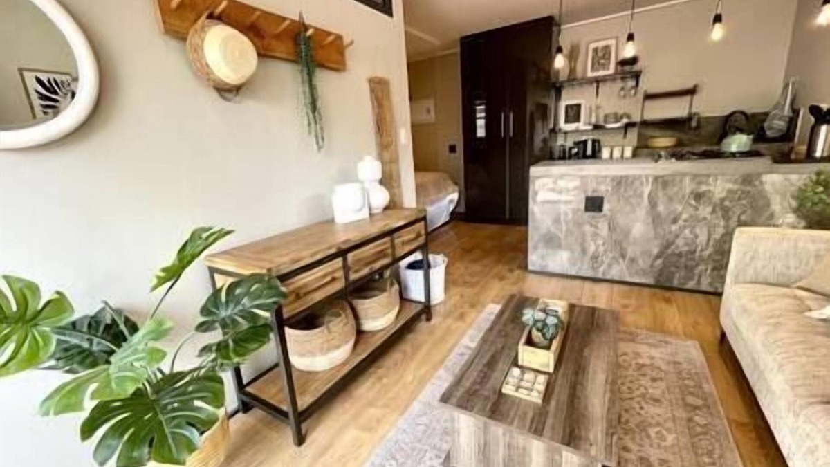 Die Boord House | Modern Private Flat, Aircon, Secure Parking