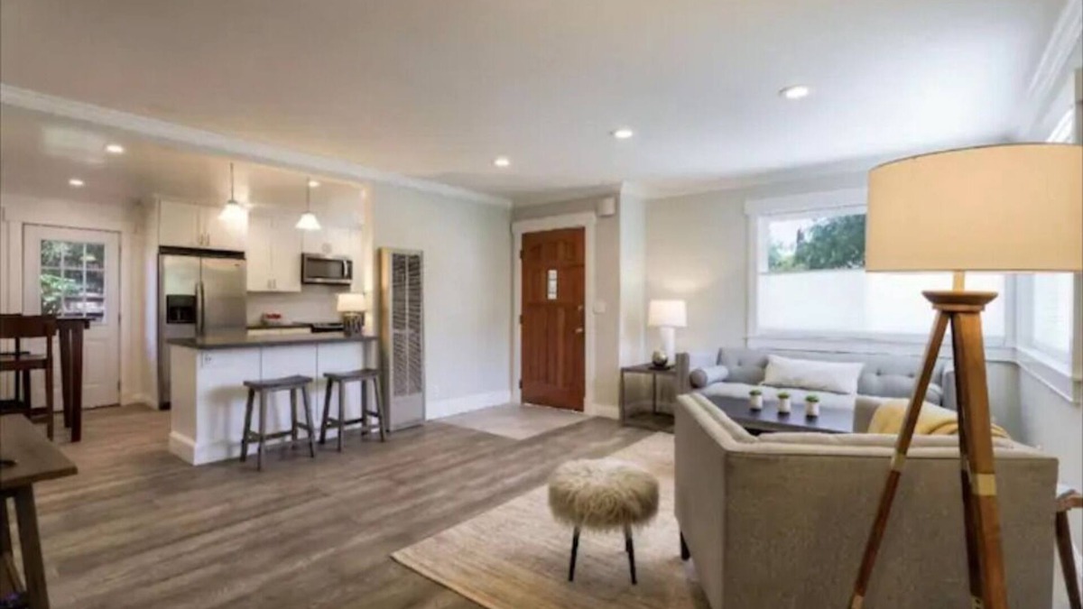 Shoreline West House | Modern Private Home W/Pool Near Downtown MV!