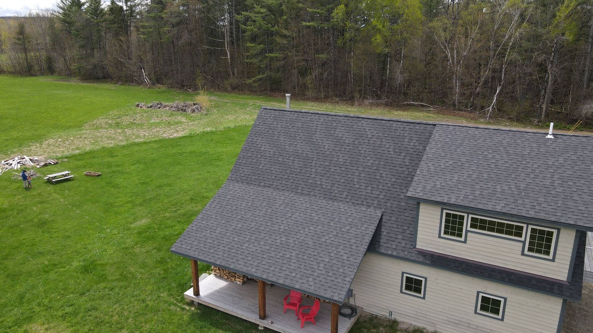 Kingfield House | Modern private home near mountains
