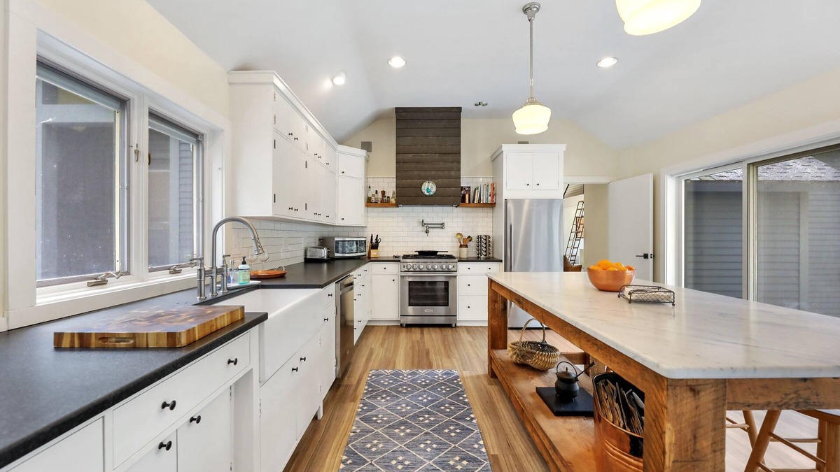 Tyringham House | Modern Private Mountain Retreat - Close to Tanglewood & Lakes