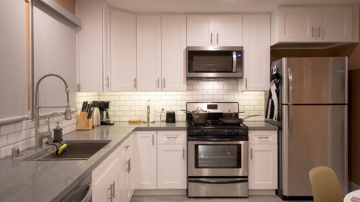 East Pasadena House | Modern Private Unit - Mins to Everything in Pasadena