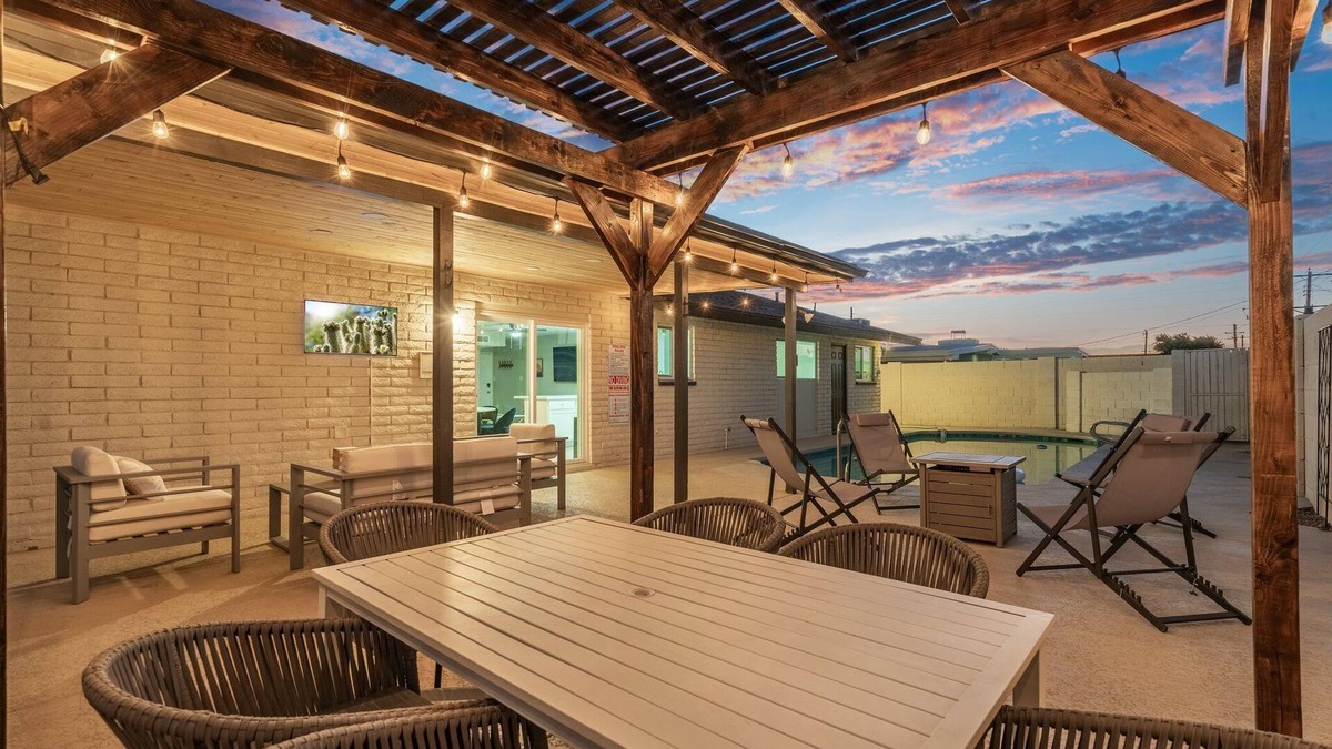 North Mountain House | Modern-PrivatePool+PerfectLocation+FUN+Fall+Spring