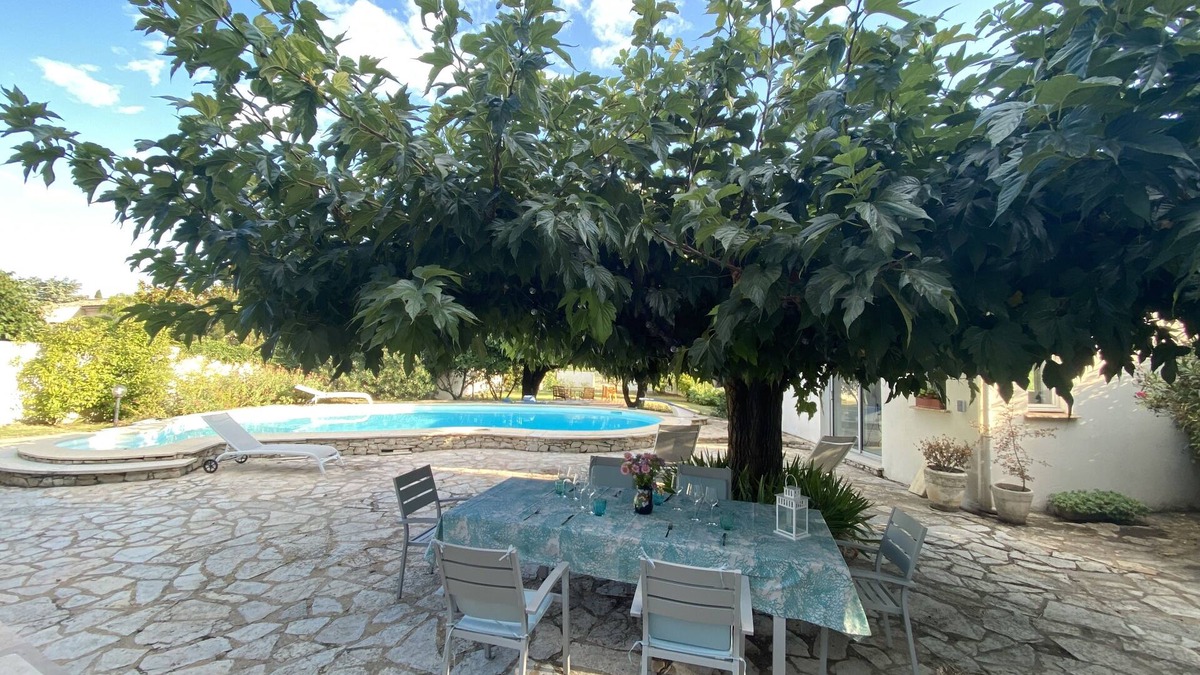Domazan Villa | Modern Provençal country house with pool and garden near Avignon