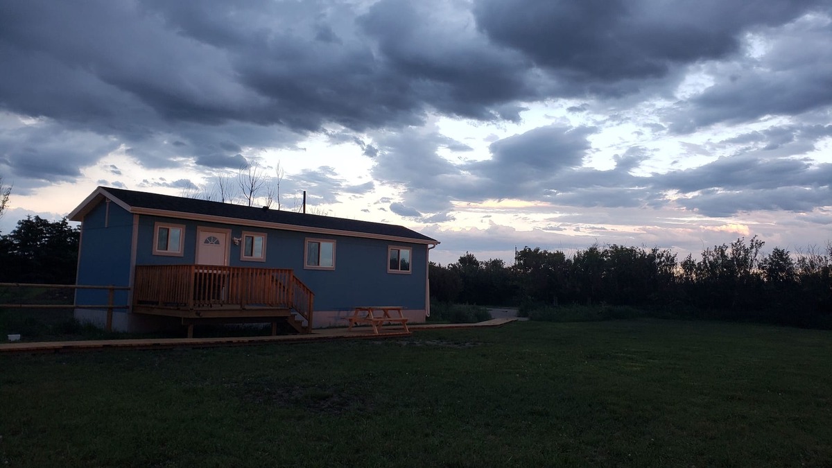 Vulcan County Cabin | Modern Quiet Cabin with Mountain Views.