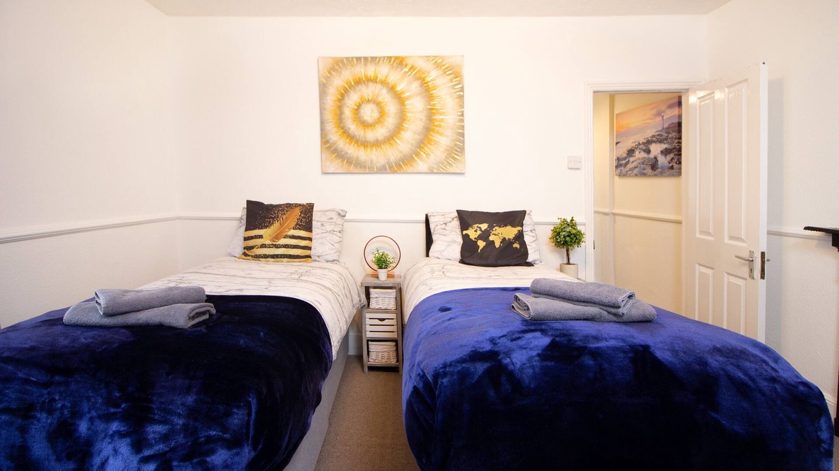 Exeter House | Modern Quirky Exeter City Cottage 2 min walk/shops
