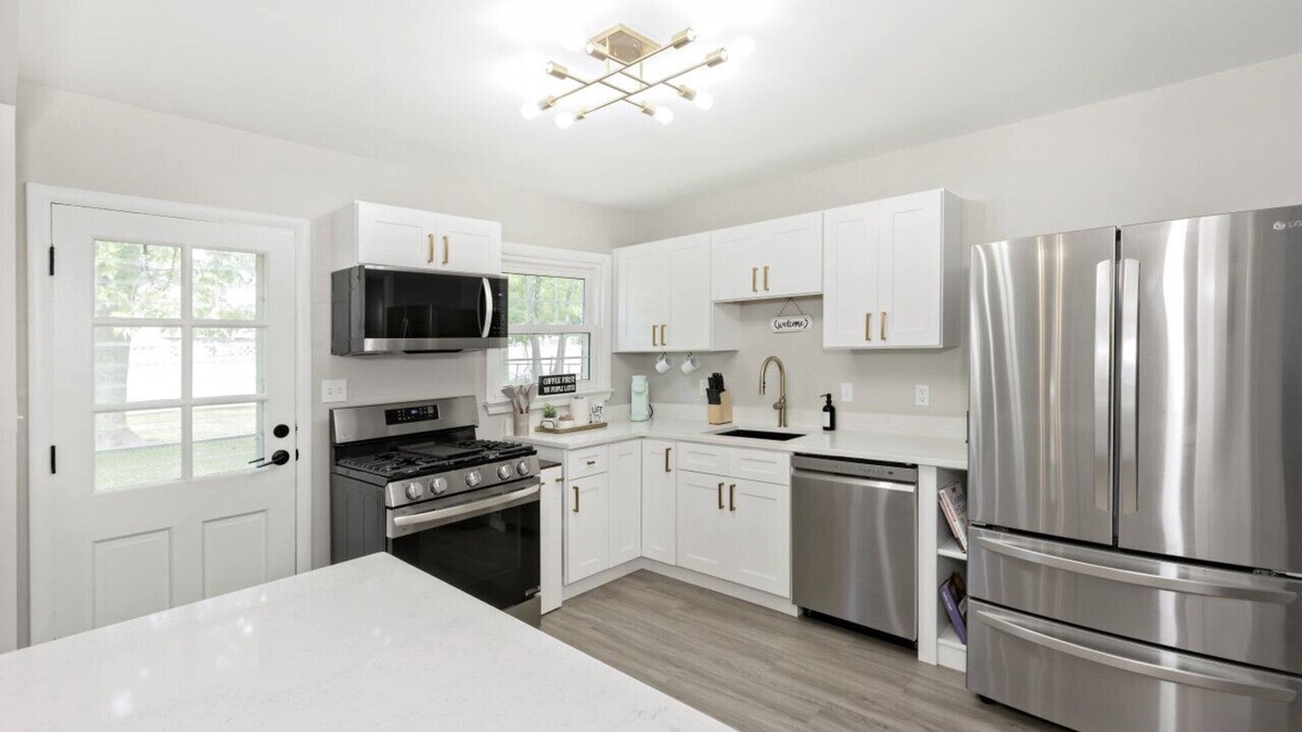 Euclid House | Modern Ranch 15 min to Downtown & Hospitals