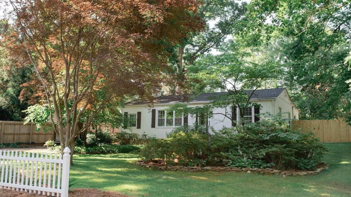 Greensboro House | Modern ranch house conveniently located in Greensboro NO PETS ALLOWED