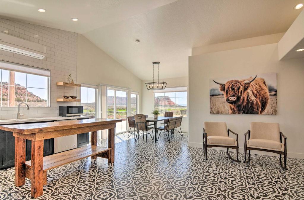 Kanab House | Modern Ranch House with Fire Pit and Valley Views