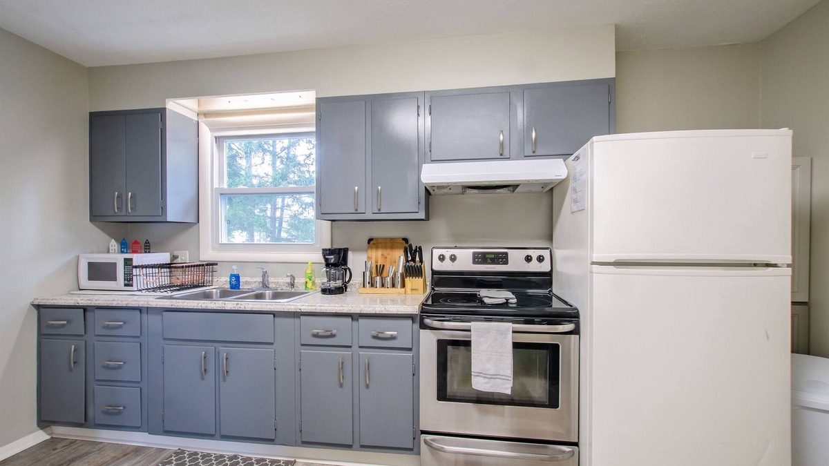 West Middleton House | Modern ranch style home - Pets welcome -FAST WiFi -