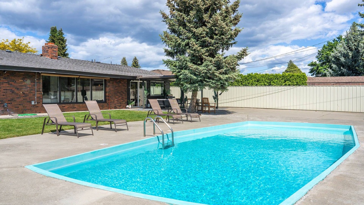 Spokane House | Modern Rancher Oasis I Gorgeous Pool!