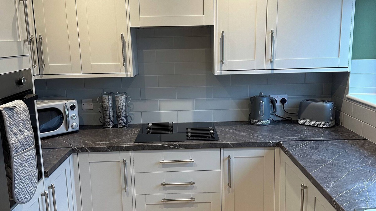 Hull House | Modern refurbed 3 bed house close to local amenities, salt end and Siemens site