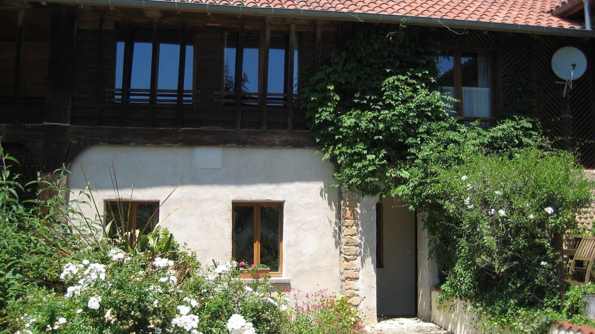Thuy House | Modern renovated barn in the Pyrenees, large outdoor space & large pool
