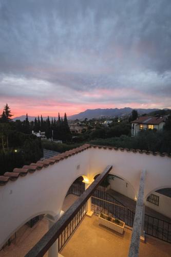 Urbanizacion el Rosario House | Modern Renovated Villa with Panoramic Views in Prestigious El Rosario, Marbella