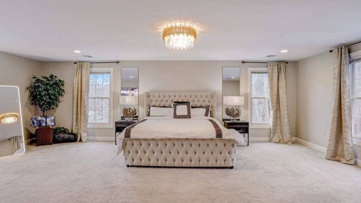 Norfolk House | Modern Residence 6 miles from Gillette