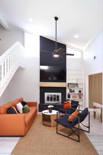 George Bush Park/Eldridge House | Modern Retreat for Families with Games & Outdoor Fun
