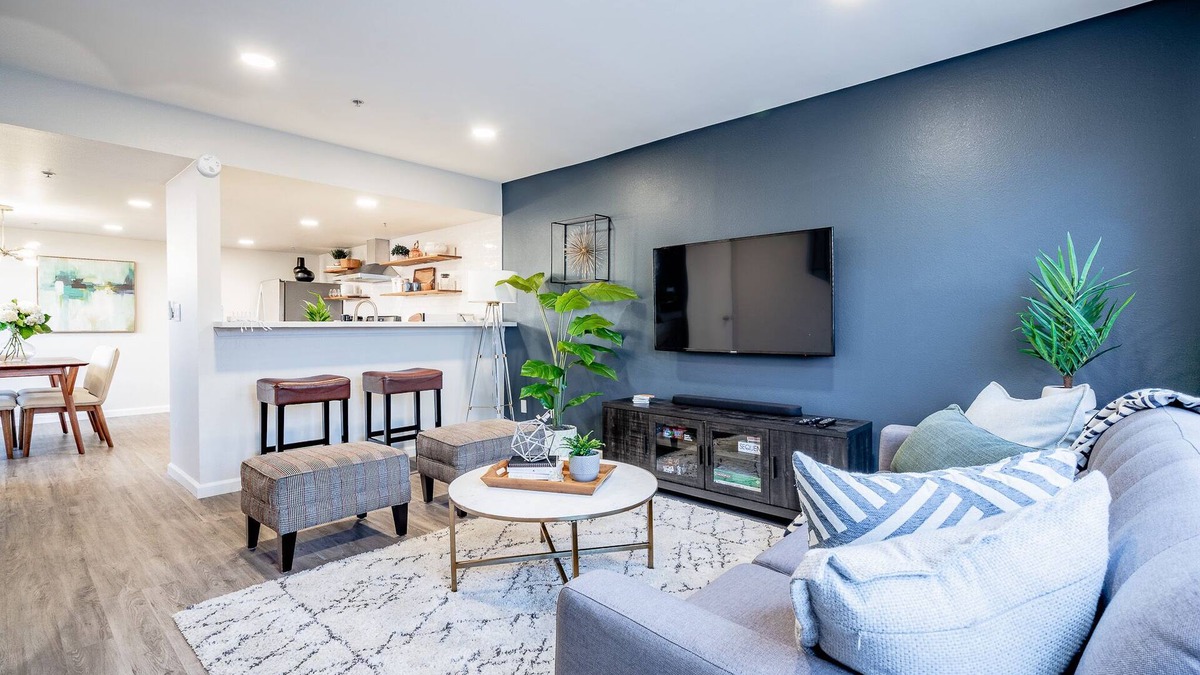 Midway City Condo | Modern Retreat near Disneyland: 2-Br Condo