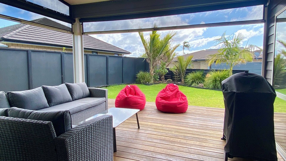 One Tree Point House | Modern retreat, steps to the beach, golf & tennis.