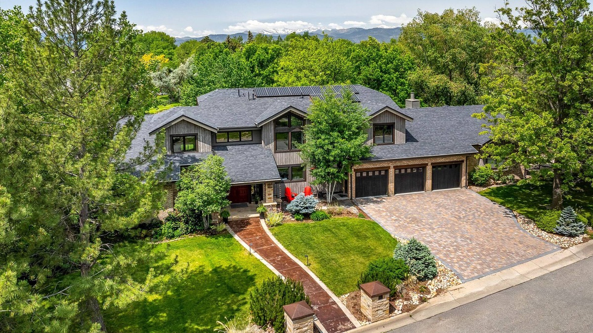 Gunbarrel House | Modern Retreat with Hot Tub & Golf Views
