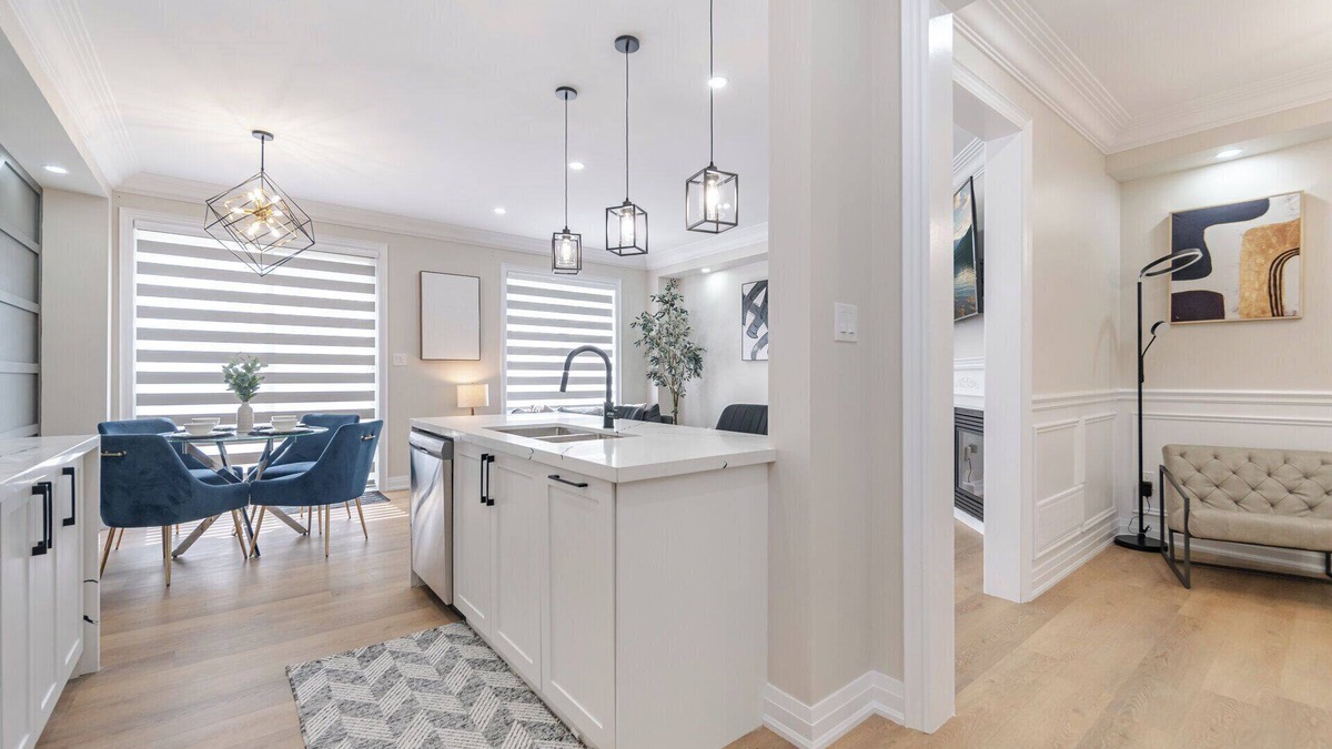 Brampton House | Modern Retreat with Loft & Spa-Like Jacuzzi Tub
