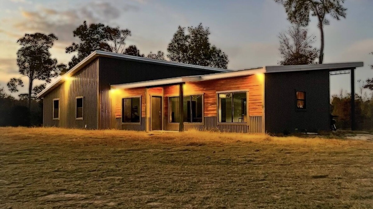 Bauxite Cabin | Modern Retreat with Stunning Views - 25 Mi to Little Rock!