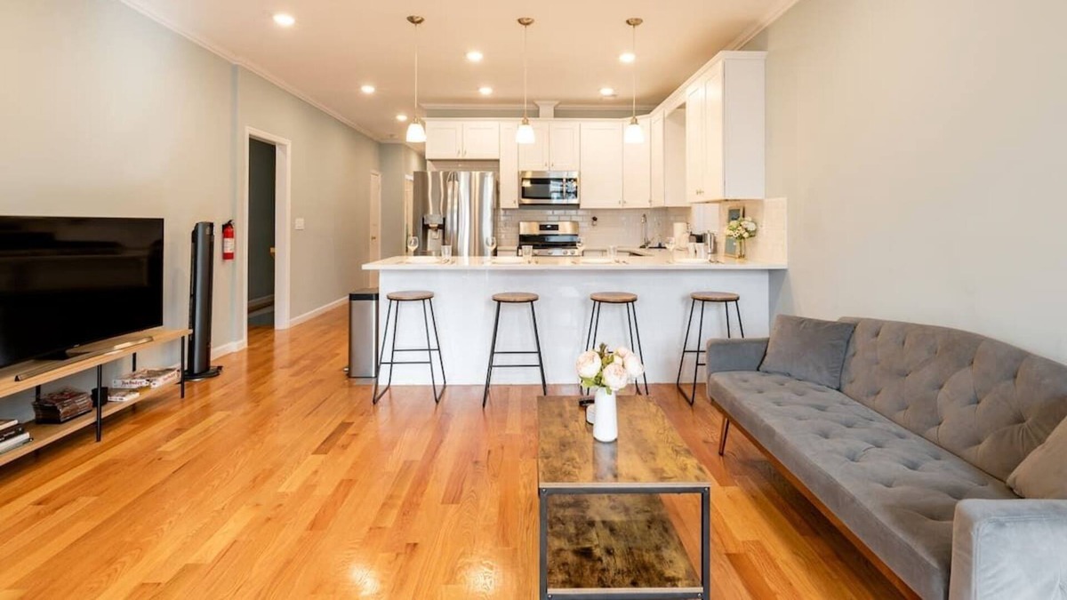 Hackensack River Waterfront Condo | Modern Retreat with Private Backyard, 30 Min ride to NYC