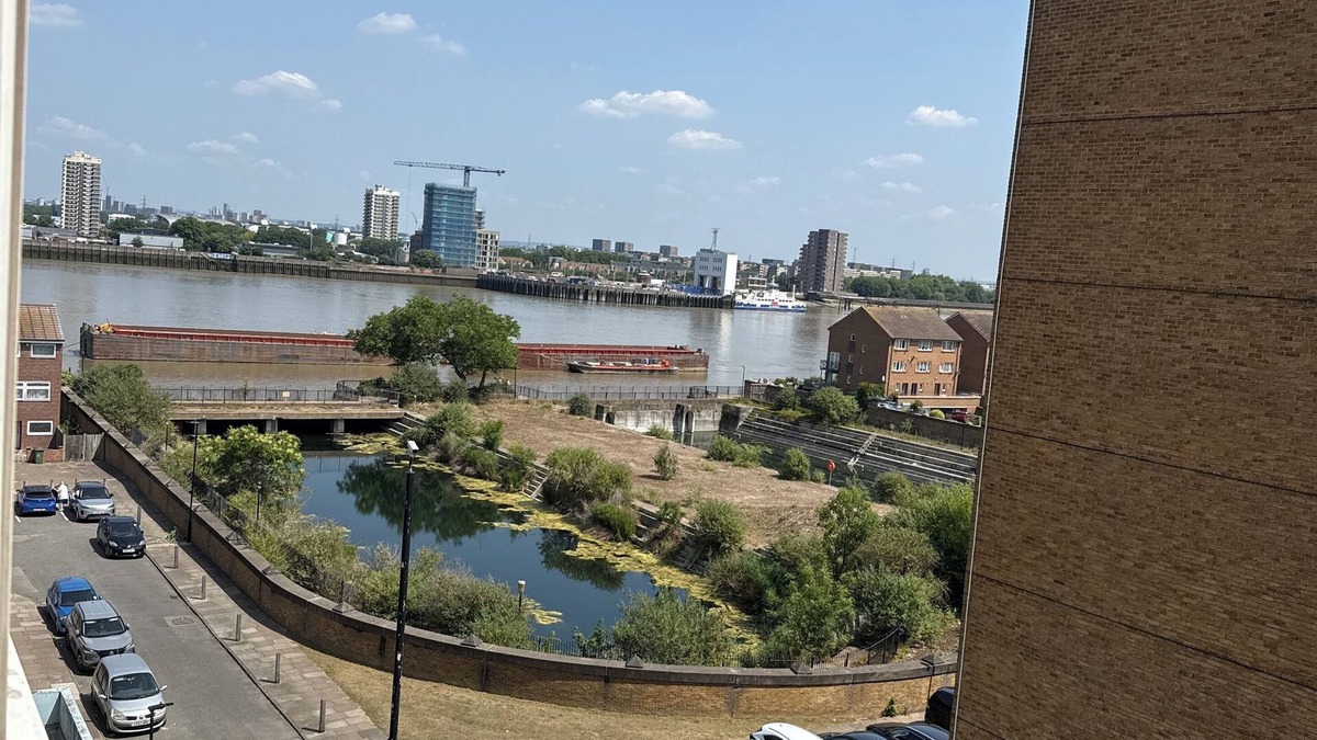 Woolwich Riverside Apartment | Modern River-View Flat | Walk to O2, Elizabeth Line & Greenwich