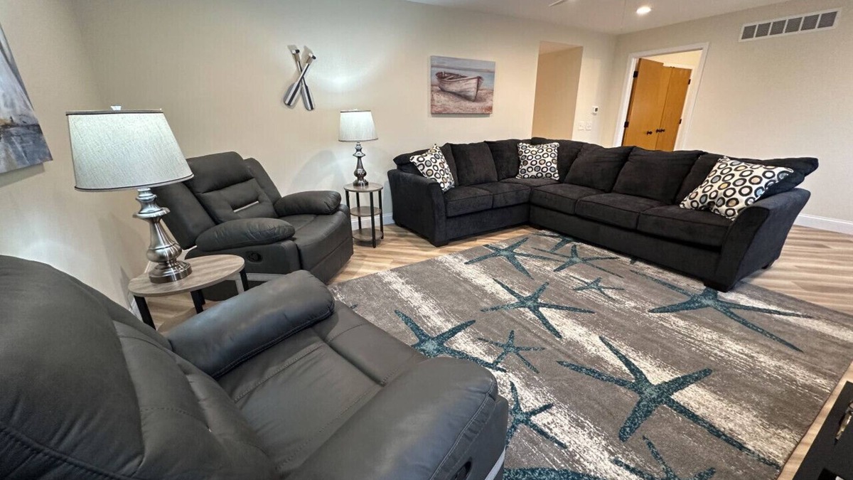 Bay City Apartment | Modern Riverbend Suites - 2BR